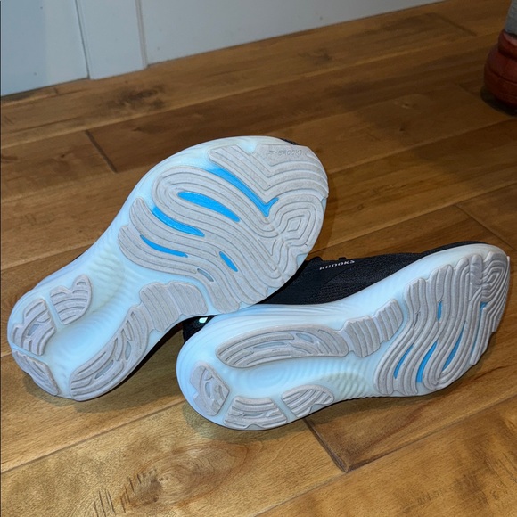 Brooks Black Athletic Running Shoes - Picture 4 of 4